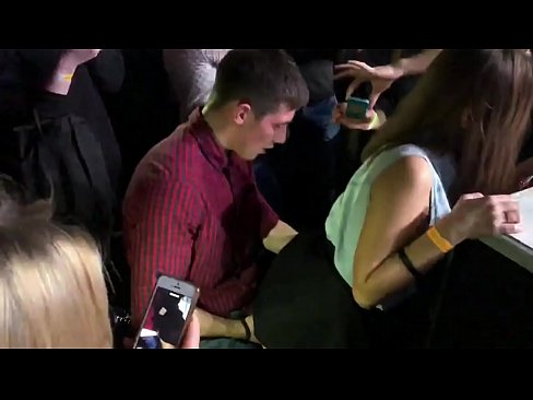 ❤️ Echter Sex in einem russischen Nachtclub. 18-jährige russische Mädchen in den Anus und Vagina gefickt in einem Nachtclub ❤️ Porn video bei de.porn-impact.ru ❌